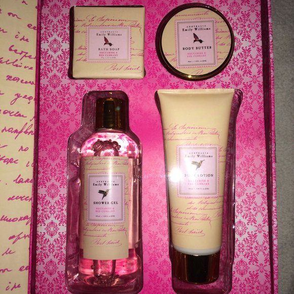 Emily Williams Nectarine & Red Currant Bath Set  - Picture 3 of 6